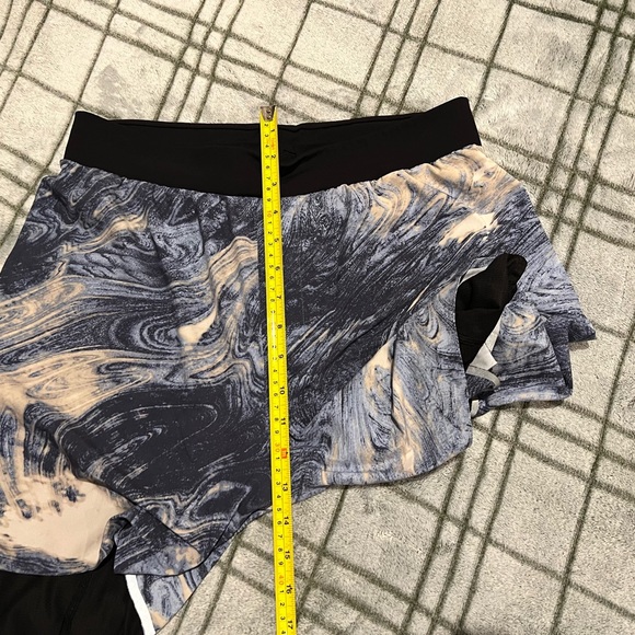 Lululemon Diffract Run Short Lava Print Blue Denim Multi - Picture 13 of 15